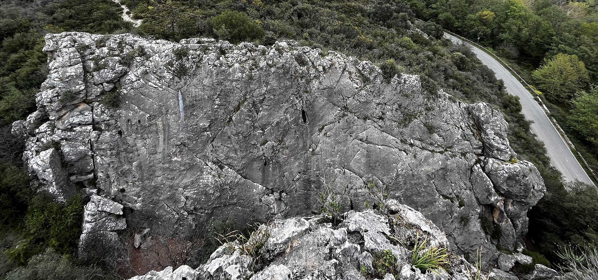 The main limestone wall of the Dhiarizos climbing crag, Cyprus (photo: Jvaclavik, CC0)