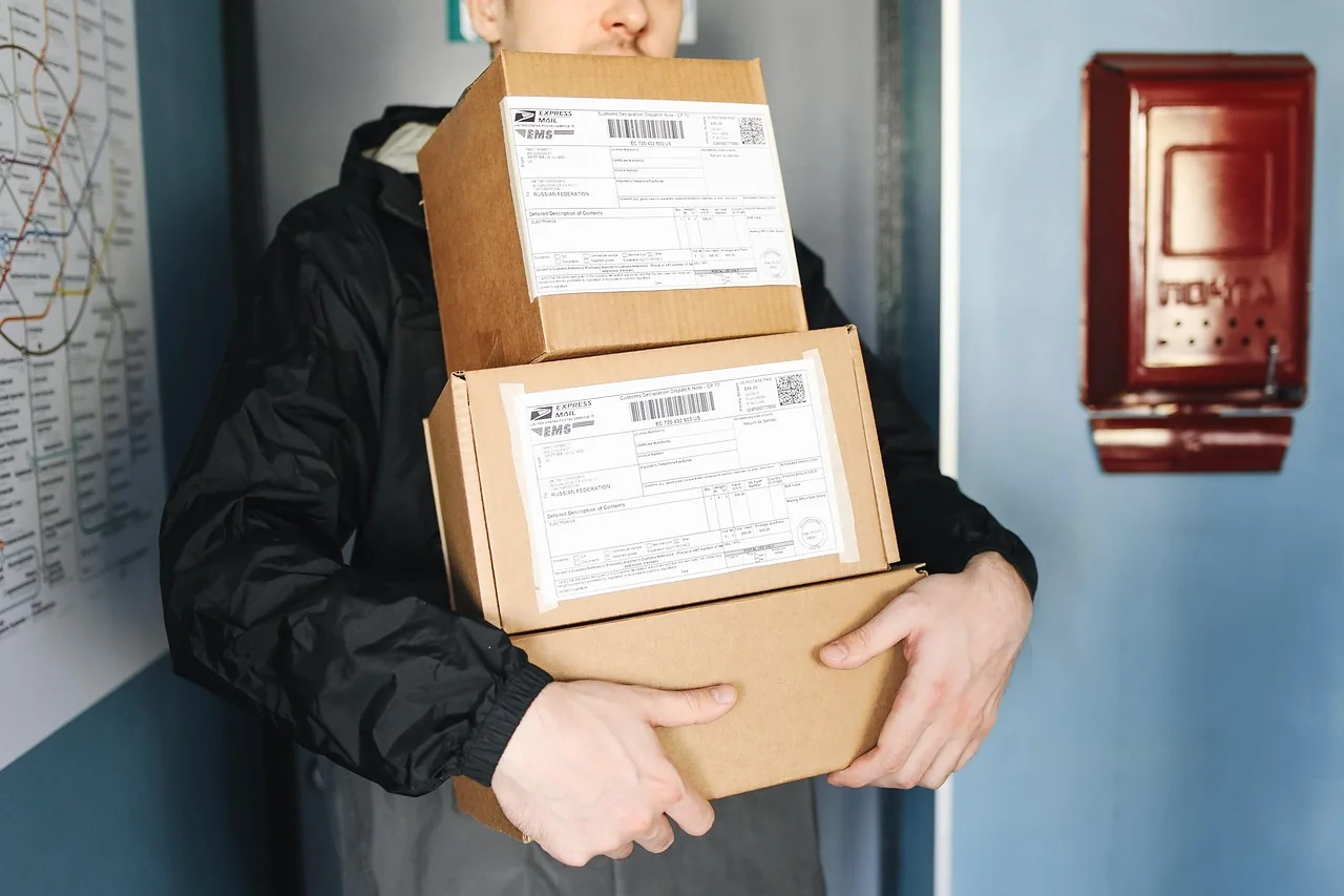 Cyprus Post, sending parcels and customs