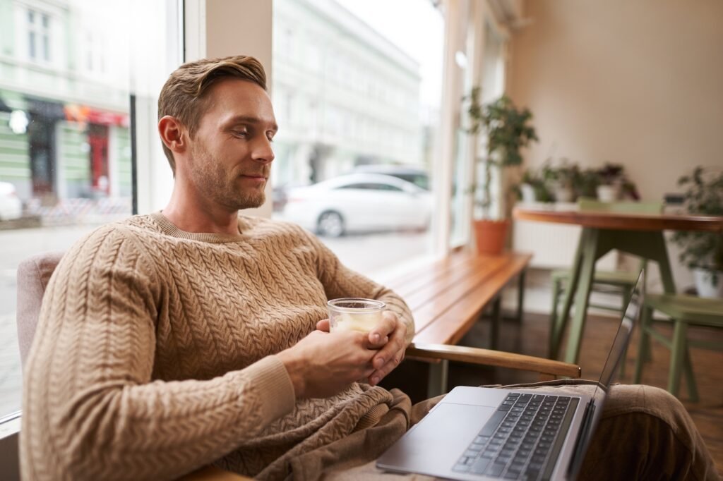 Digital nomad working in a cafe